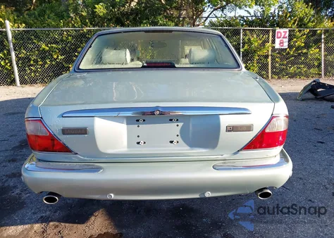 2002 Jaguar Xj8 z USA, uszkodzony, nr VIN SAJDA14C22LF44353